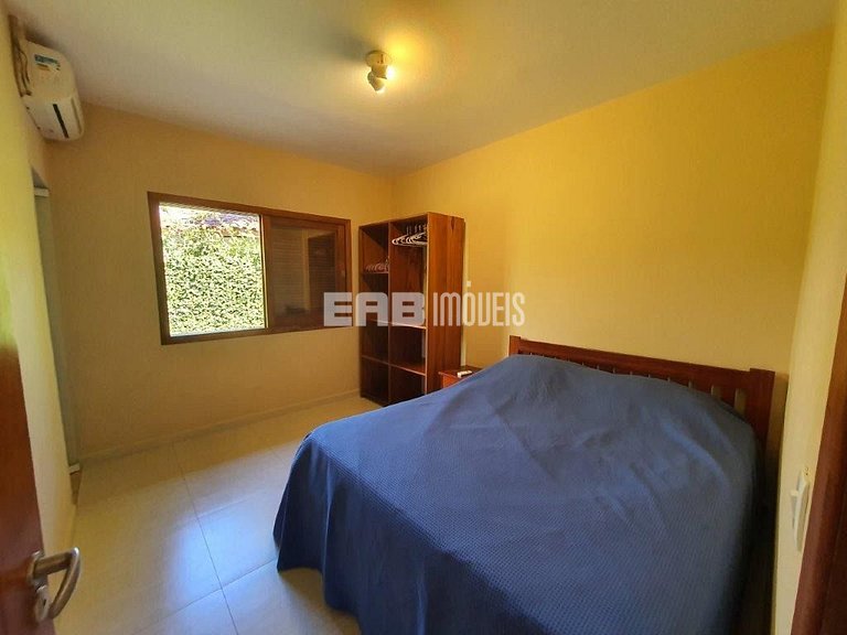 Casa com 4 suítes, a 40m do mar, na praia de Itamambuca, Uba