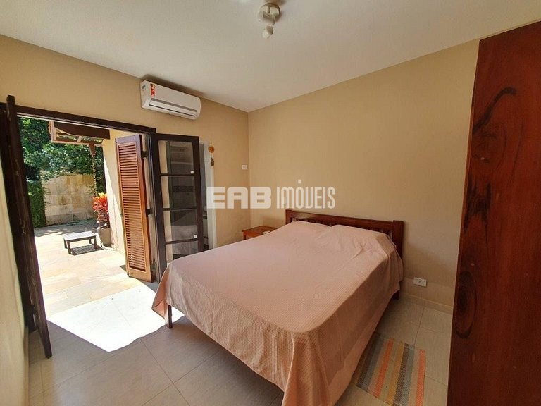 Casa com 4 suítes, a 40m do mar, na praia de Itamambuca, Uba