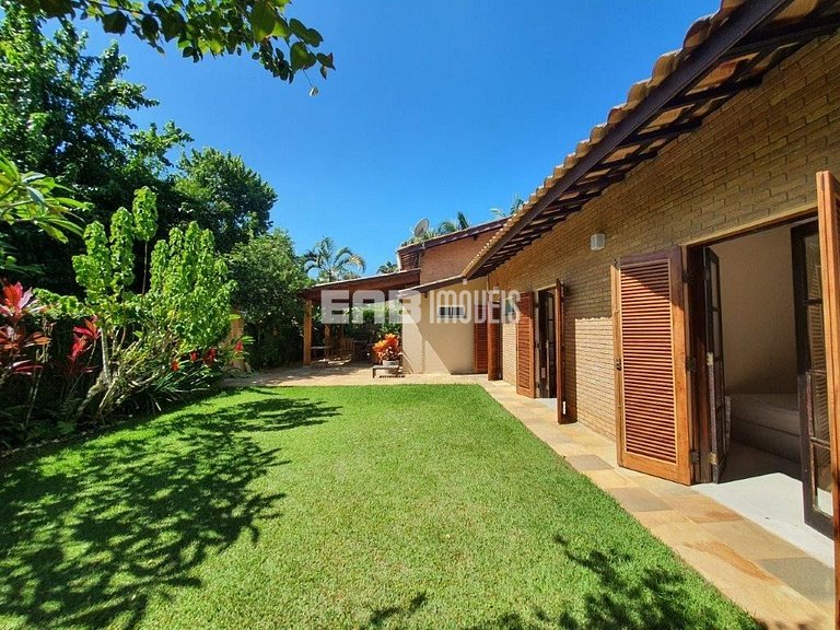 Casa com 4 suítes, a 40m do mar, na praia de Itamambuca, Uba