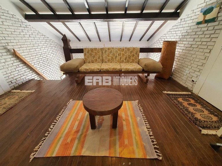 Casa com piscina e enorme jardim na praia de Itamambuca