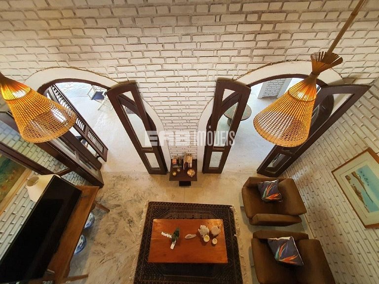 Casa com piscina e enorme jardim na praia de Itamambuca