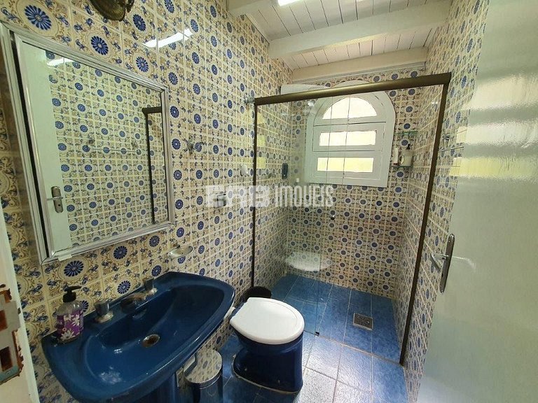 Casa com piscina e enorme jardim na praia de Itamambuca