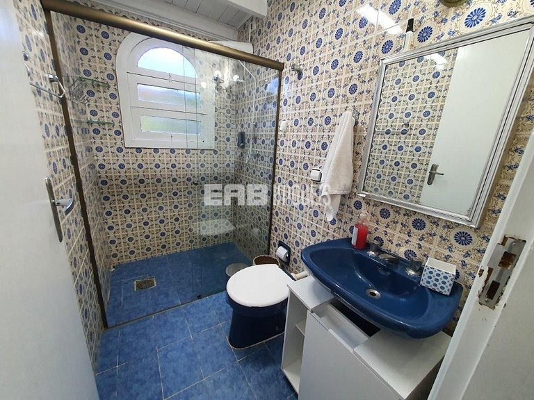 Casa com piscina e enorme jardim na praia de Itamambuca