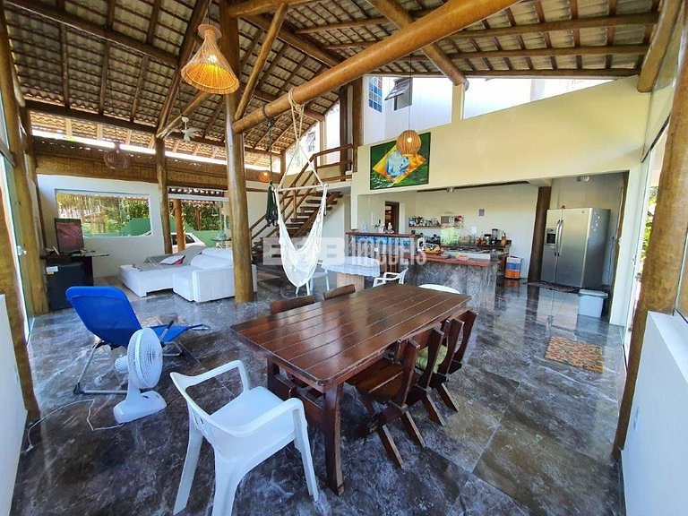 Casa com 3 suites em Itamambuca