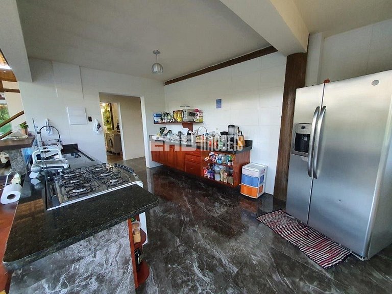 Casa com 3 suites em Itamambuca