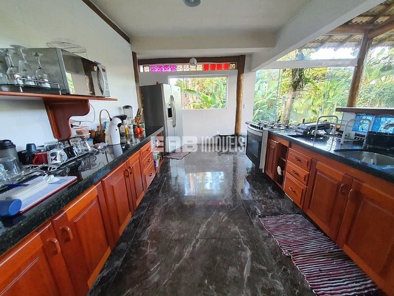 Casa com 3 suites em Itamambuca