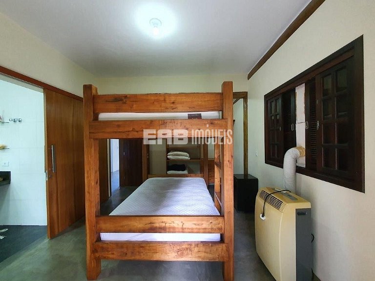 Casa com 3 suites em Itamambuca