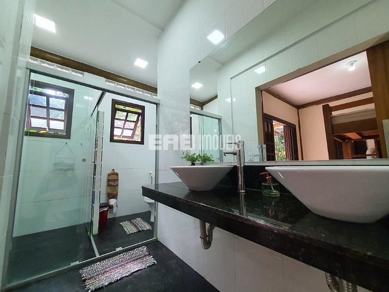 Casa com 3 suites em Itamambuca