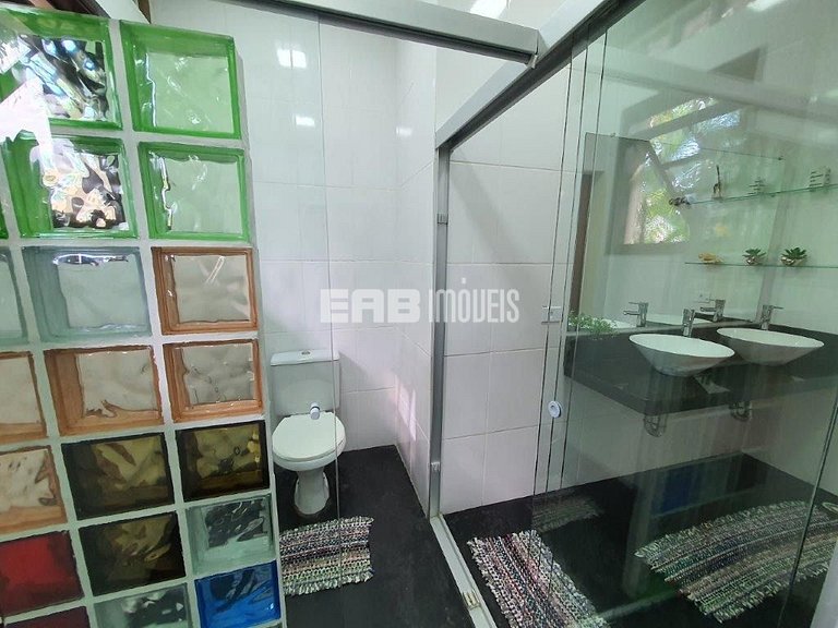 Casa com 3 suites em Itamambuca