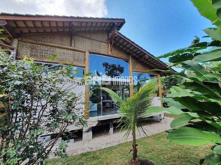 Casa com 3 suites em Itamambuca