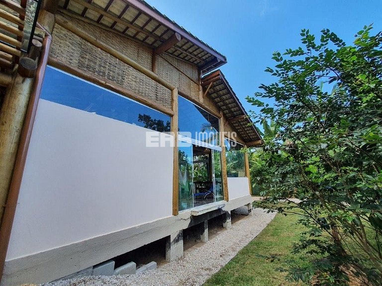 Casa com 3 suites em Itamambuca