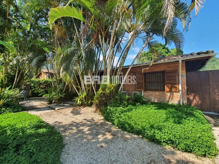 Casa com 6 dormitórios para 14 pessoas em Itamambuca