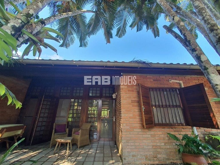 Casa com 6 dormitórios para 14 pessoas em Itamambuca