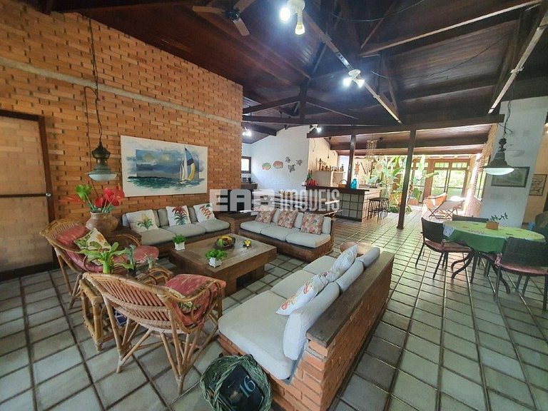 Casa com 6 dormitórios para 14 pessoas em Itamambuca