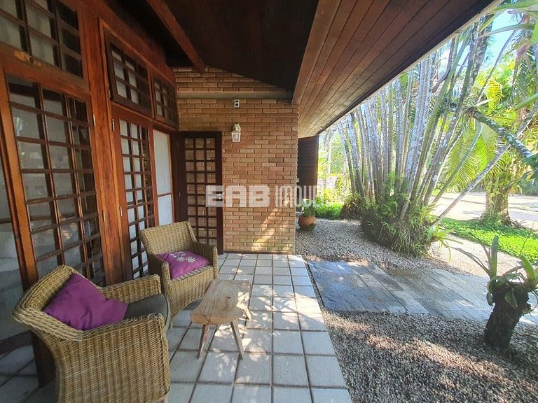 Casa com 6 dormitórios para 14 pessoas em Itamambuca