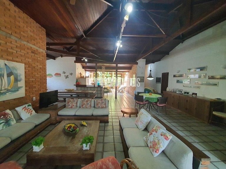 Casa com 6 dormitórios para 14 pessoas em Itamambuca