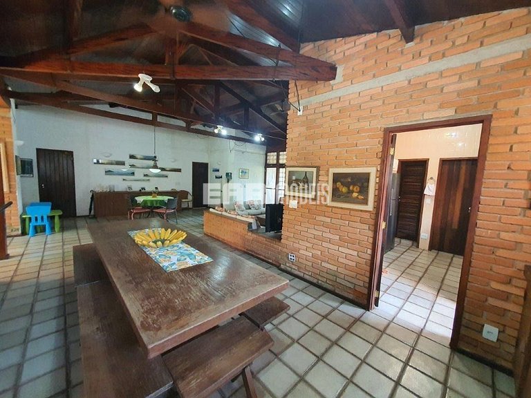 Casa com 6 dormitórios para 14 pessoas em Itamambuca