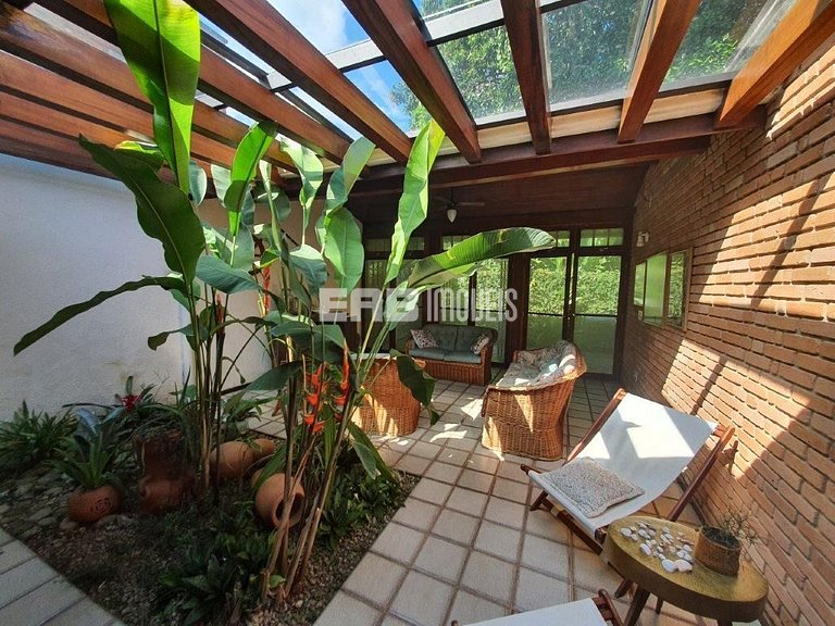 Casa com 6 dormitórios para 14 pessoas em Itamambuca