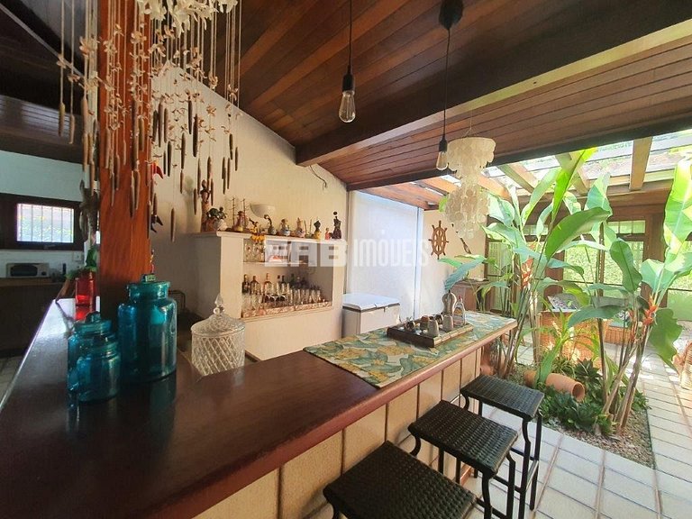 Casa com 6 dormitórios para 14 pessoas em Itamambuca