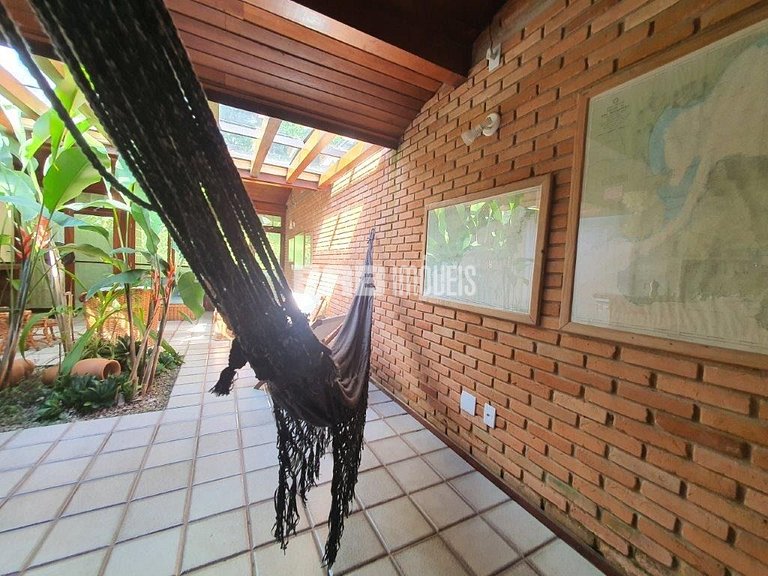 Casa com 6 dormitórios para 14 pessoas em Itamambuca