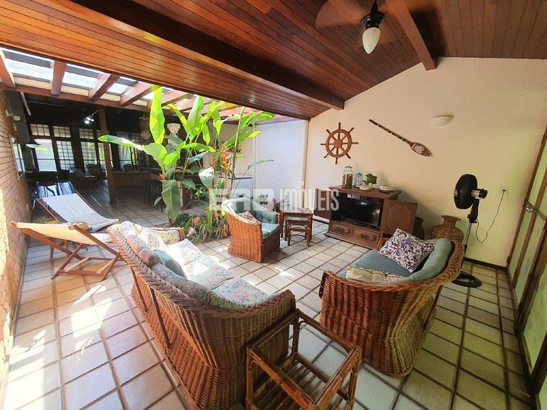 Casa com 6 dormitórios para 14 pessoas em Itamambuca