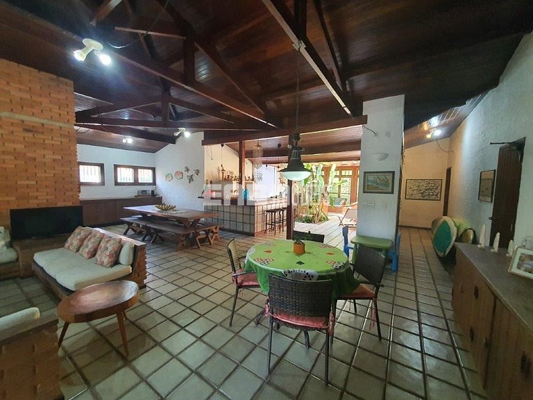 Casa com 6 dormitórios para 14 pessoas em Itamambuca