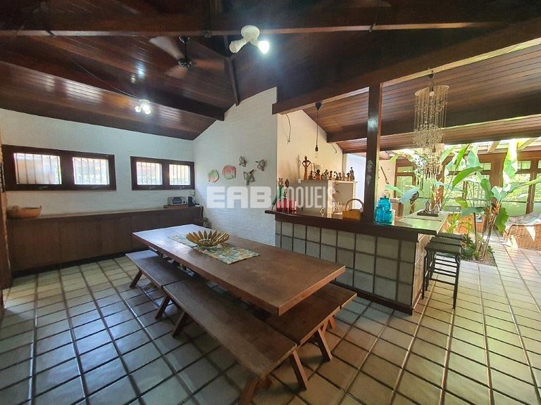 Casa com 6 dormitórios para 14 pessoas em Itamambuca