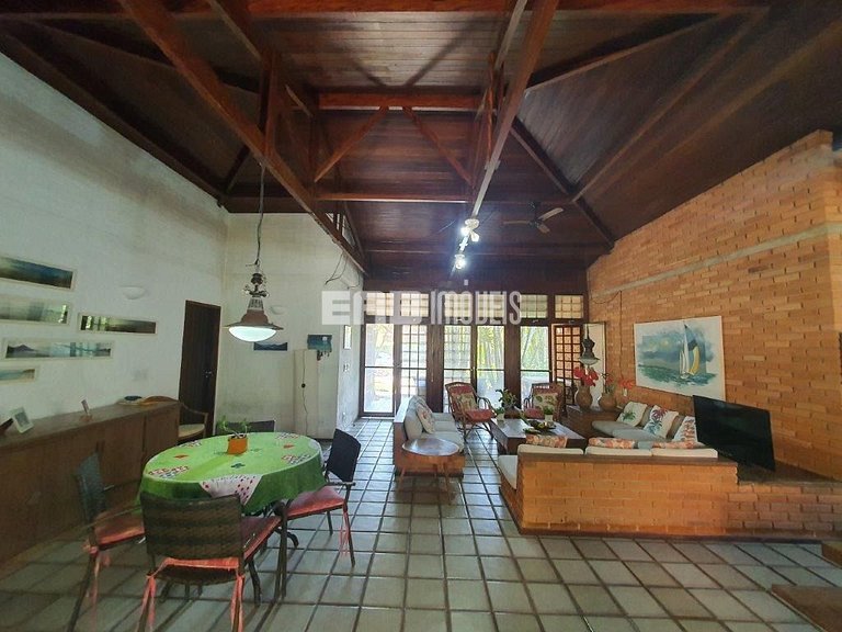 Casa com 6 dormitórios para 14 pessoas em Itamambuca