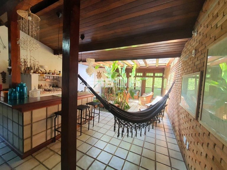 Casa com 6 dormitórios para 14 pessoas em Itamambuca