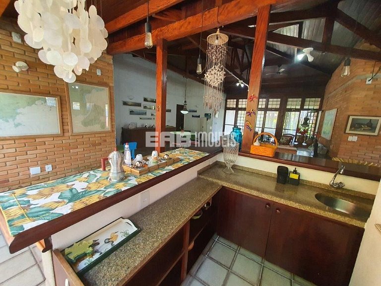 Casa com 6 dormitórios para 14 pessoas em Itamambuca