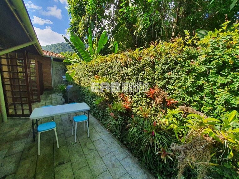 Casa com 6 dormitórios para 14 pessoas em Itamambuca