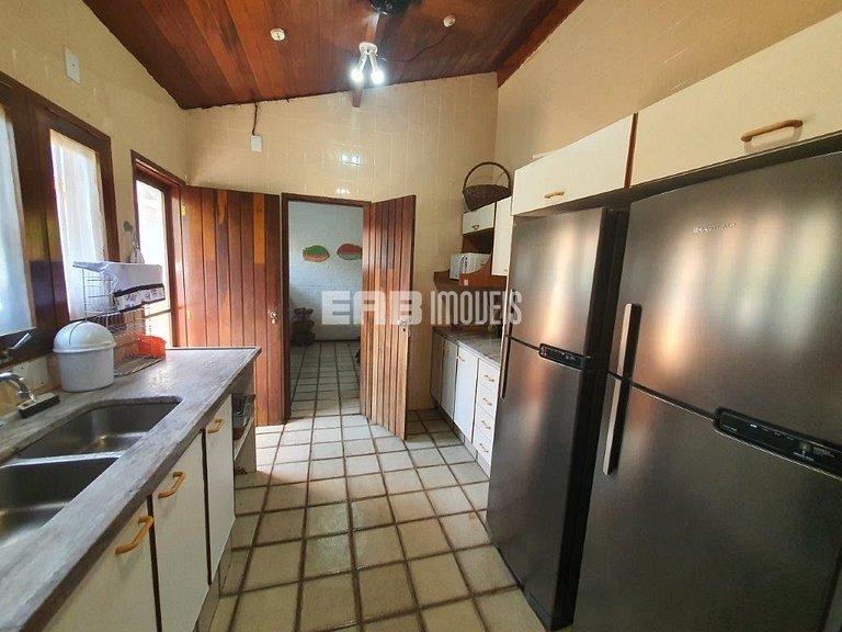 Casa com 6 dormitórios para 14 pessoas em Itamambuca