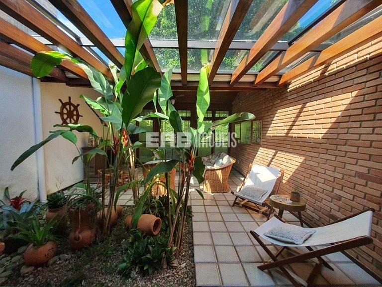 Casa com 6 dormitórios para 14 pessoas em Itamambuca