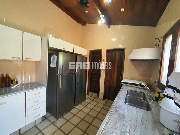 Casa com 6 dormitórios para 14 pessoas em Itamambuca
