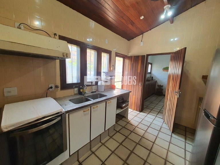 Casa com 6 dormitórios para 14 pessoas em Itamambuca