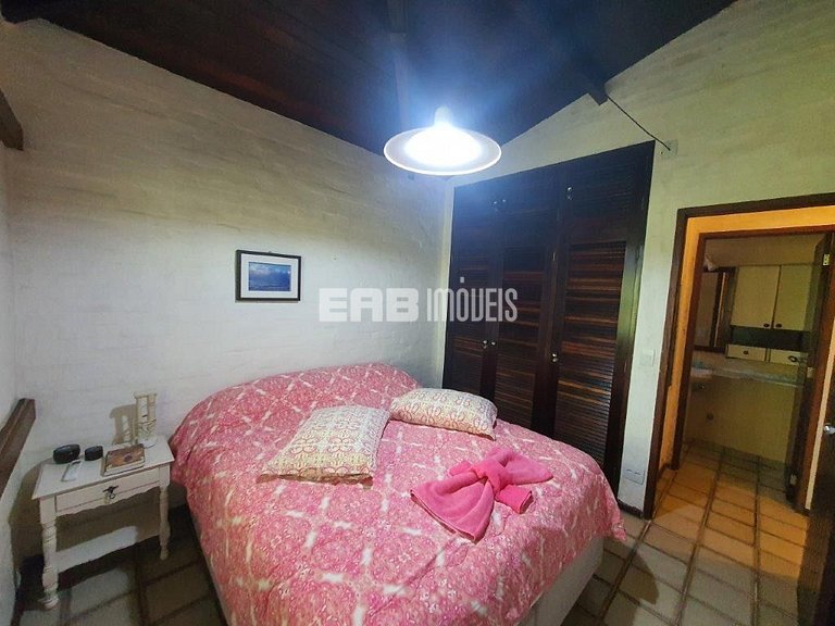 Casa com 6 dormitórios para 14 pessoas em Itamambuca