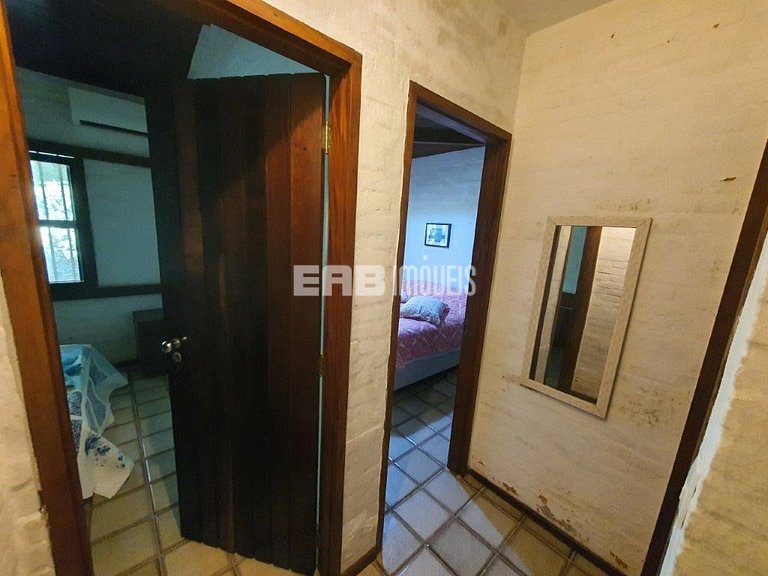 Casa com 6 dormitórios para 14 pessoas em Itamambuca