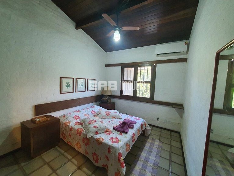 Casa com 6 dormitórios para 14 pessoas em Itamambuca