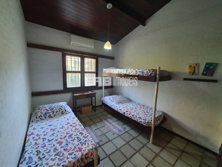 Casa com 6 dormitórios para 14 pessoas em Itamambuca