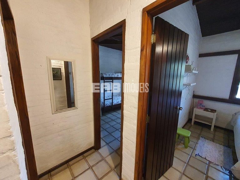 Casa com 6 dormitórios para 14 pessoas em Itamambuca