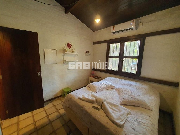 Casa com 6 dormitórios para 14 pessoas em Itamambuca