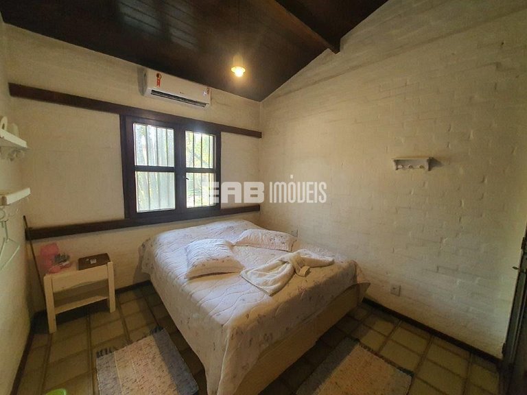 Casa com 6 dormitórios para 14 pessoas em Itamambuca