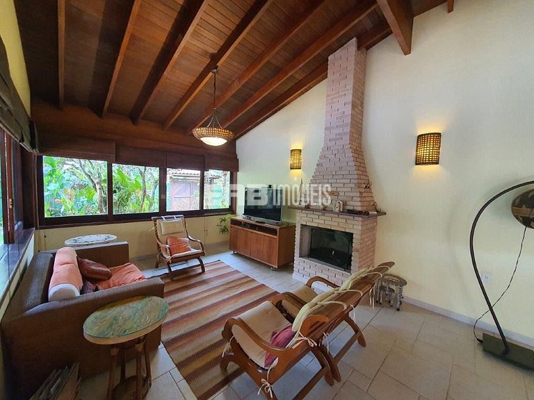 Casa com 3 dormitórios, piscina, churrasqueira e ar em Itama