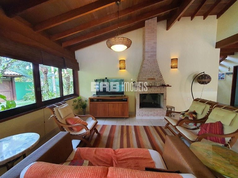 Casa com 3 dormitórios, piscina, churrasqueira e ar em Itama