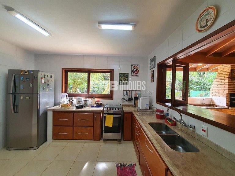 Casa com 3 dormitórios, piscina, churrasqueira e ar em Itama