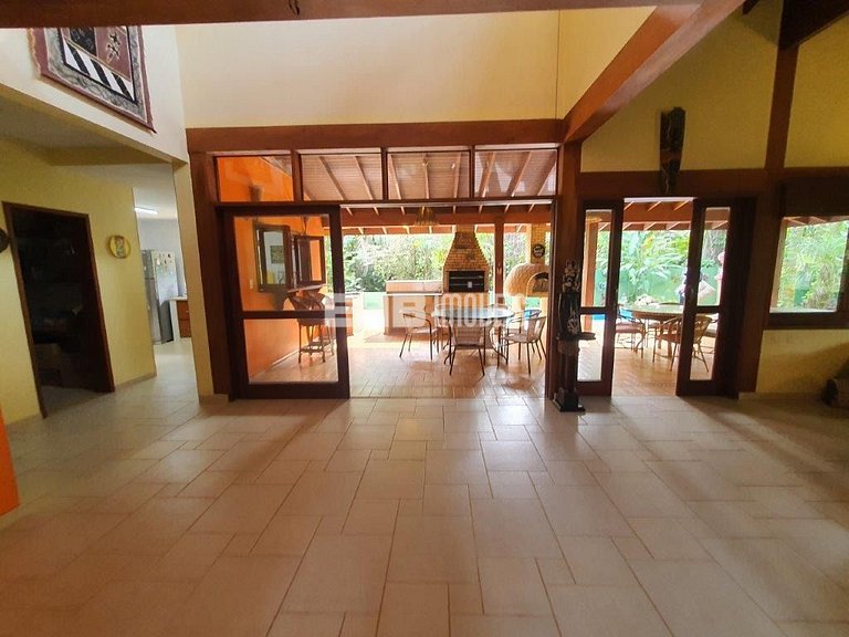 Casa com 3 dormitórios, piscina, churrasqueira e ar em Itama