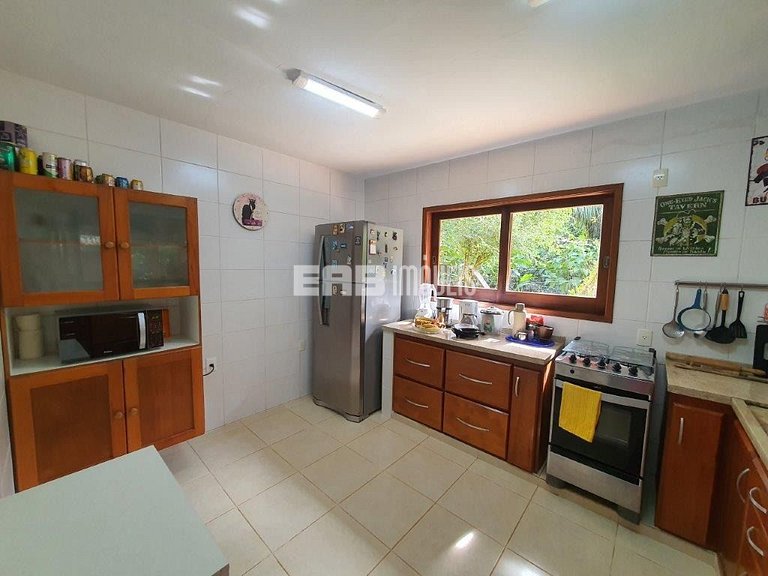 Casa com 3 dormitórios, piscina, churrasqueira e ar em Itama