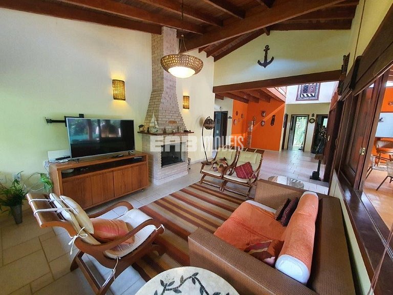 Casa com 3 dormitórios, piscina, churrasqueira e ar em Itama