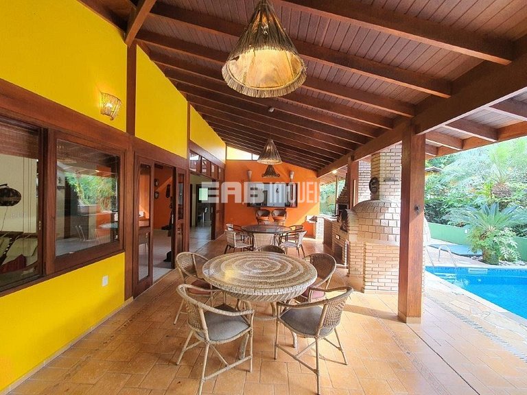 Casa com 3 dormitórios, piscina, churrasqueira e ar em Itama