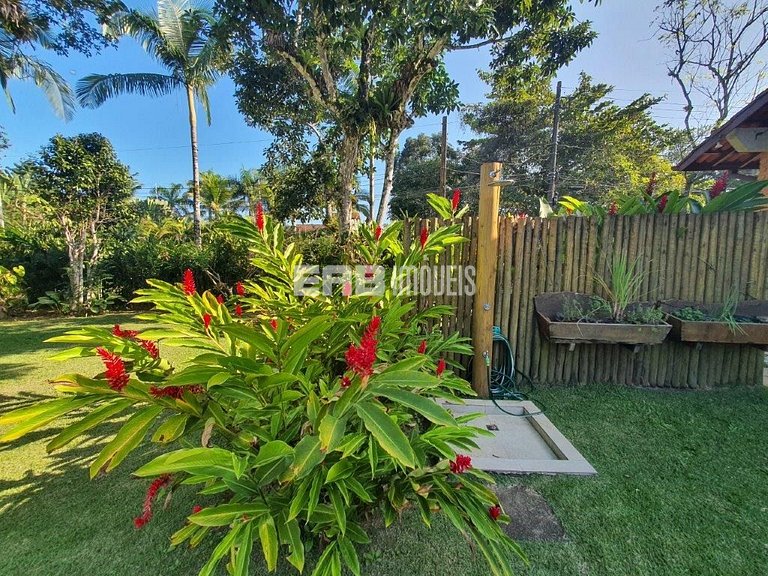 Casa com 4 dormitórios, piscina, churrasqueira e campinho de